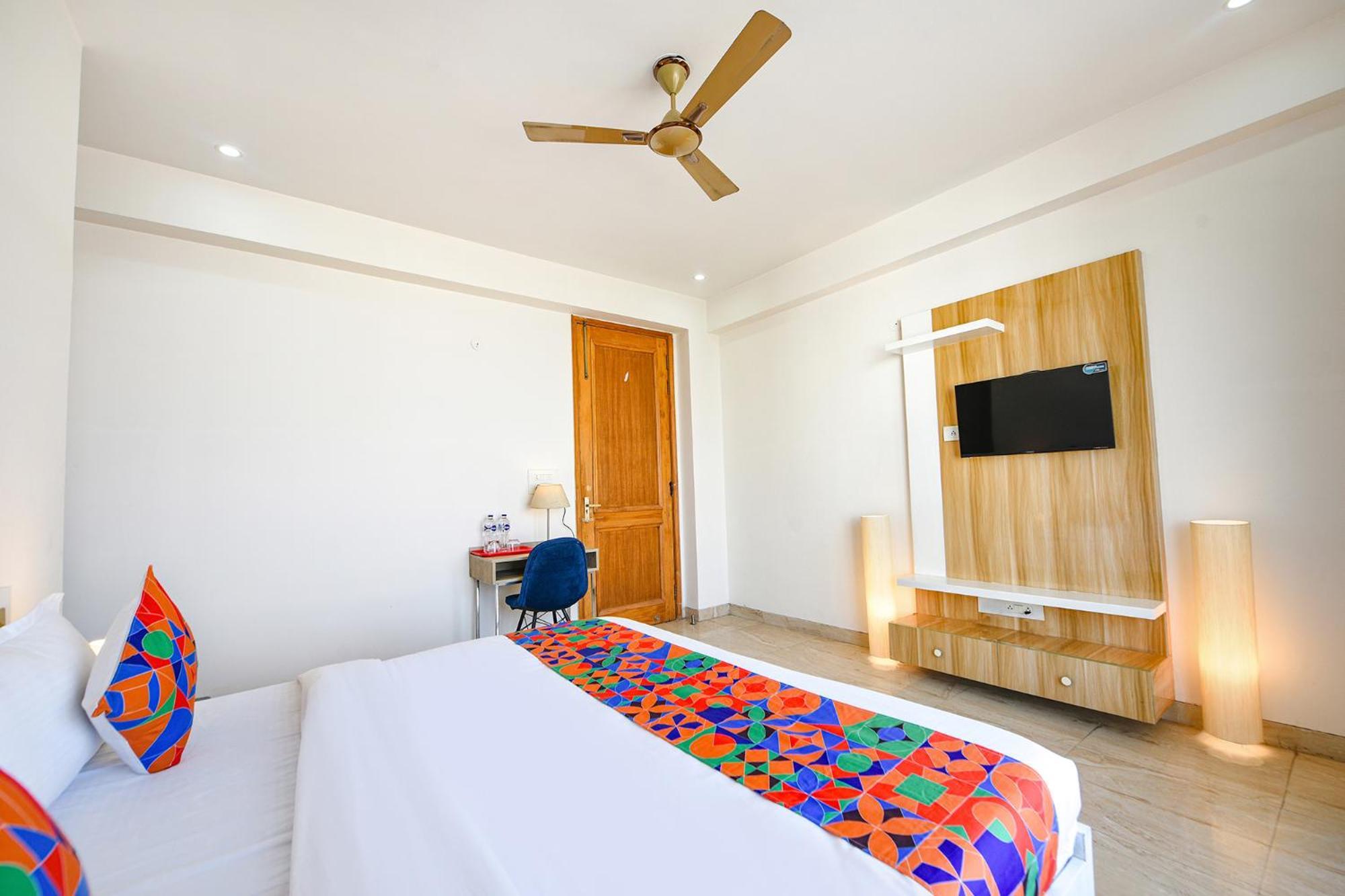 Fabhotel Ar Suites Gurgaon Exterior photo